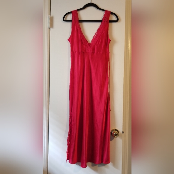 🚫Sold🚫 Vintage Nightgown - Picture 2 of 3